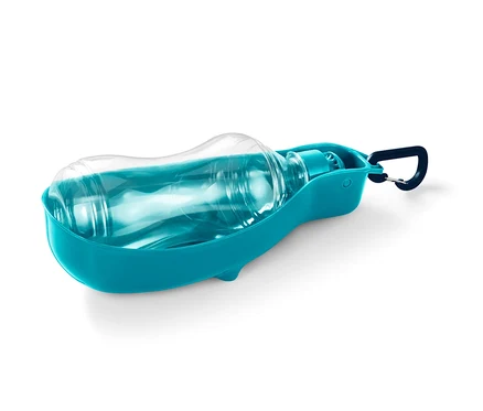 Gourde pour chien turquoise avec gamelle intégrée.
