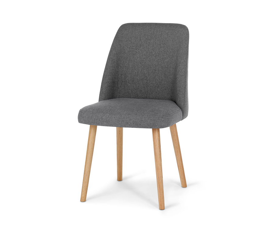 Chaise en tissu rembourrée grise avec pieds en bois.