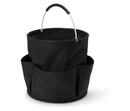 Seau en tissu noir avec poignée de transport et poches extérieures.