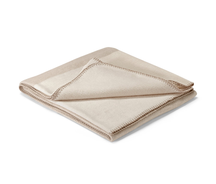 Couverture beige avec bordure décorative.