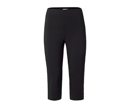 Un pantalon 3/4 stretch noir.