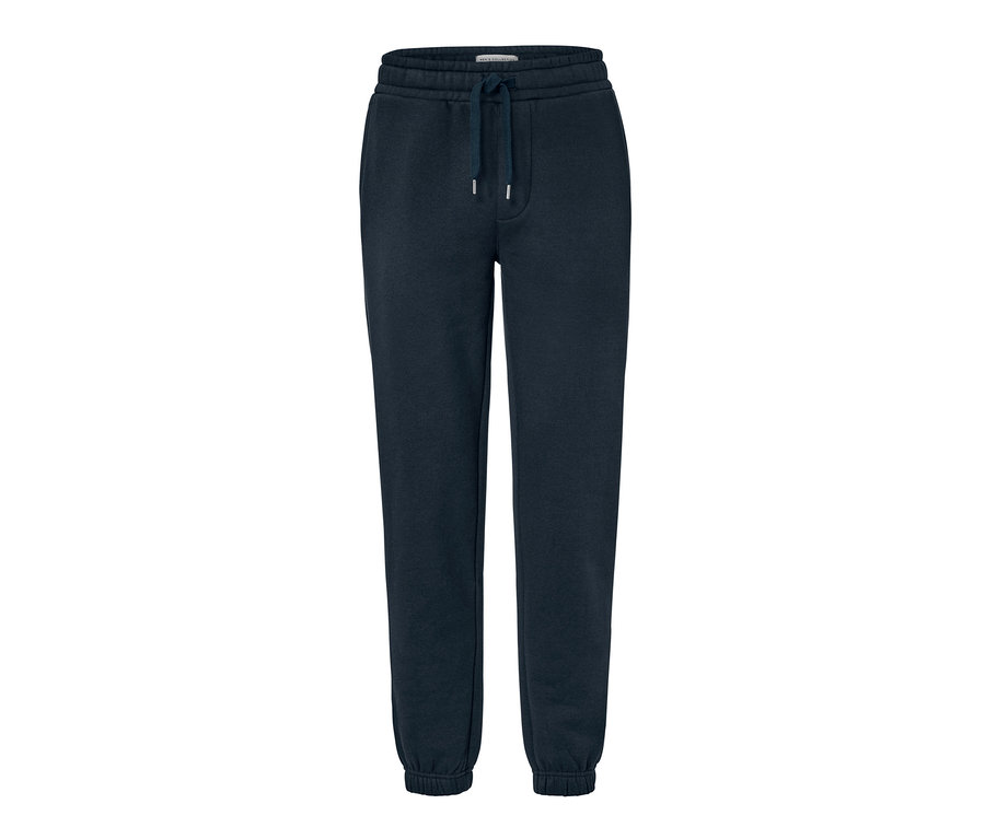 Un pantalon de survêtement bleu marine.