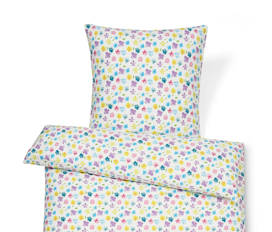 Un ensemble de literie en microfibre avec un motif floral. L'ensemble comprend une taie d'oreiller et une housse de couette.