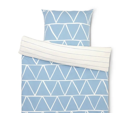 Ensemble de literie avec motif triangle bleu et taie d'oreiller rayée.