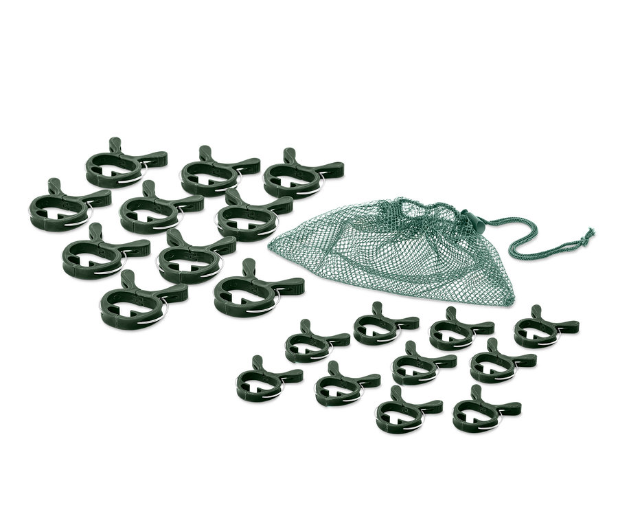 20 clips pour plantes verts disposés et un sac en filet avec cordon de serrage.
