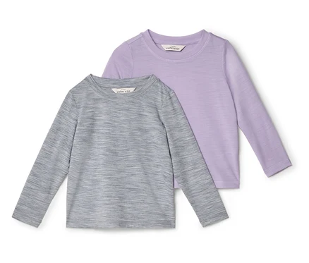 Deux t-shirts à manches longues pour enfants, un gris et un violet clair, posés à plat et légèrement superposés.