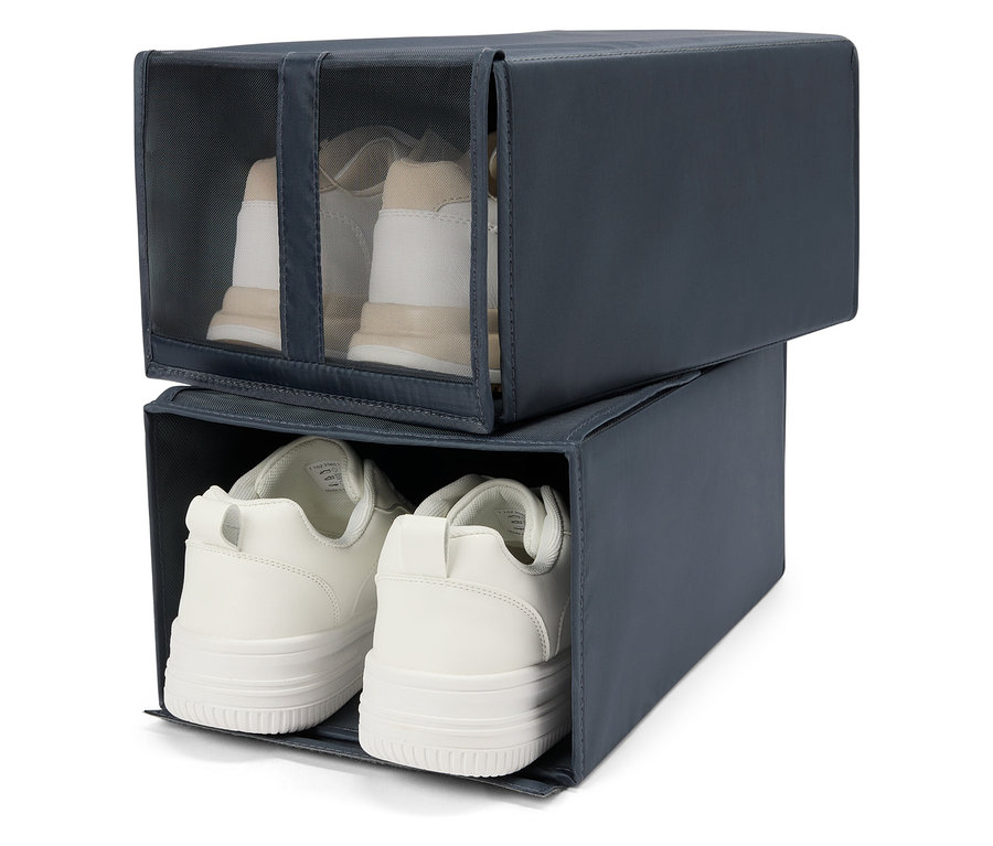 Deux boîtes à chaussures empilées. Des chaussures sont visibles à travers la face avant transparente de la boîte à chaussures supérieure.