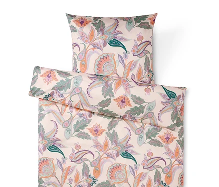 Linge de lit à motifs floraux violets, orange et verts.