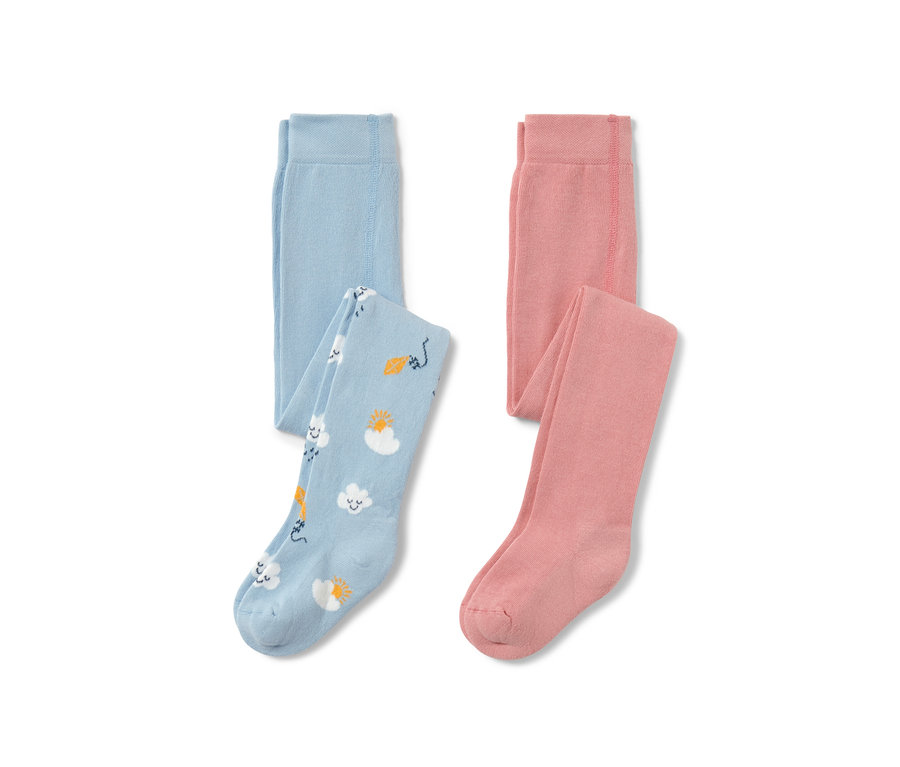 Deux collants pour tout-petits : un bleu clair avec des motifs de nuages, de soleil et de cerf-volant, l’autre rose.