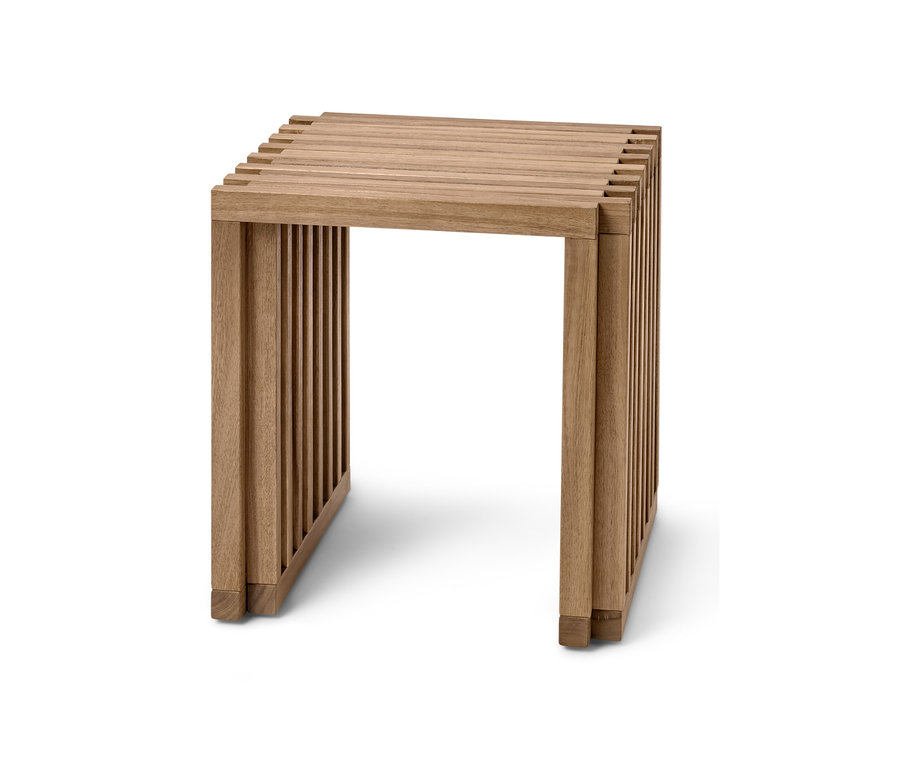 Tabouret dépliant en bois.