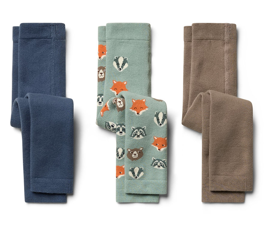 Trois leggings thermiques pour enfants : un bleu marine, un vert clair avec des animaux de la forêt et un marron.