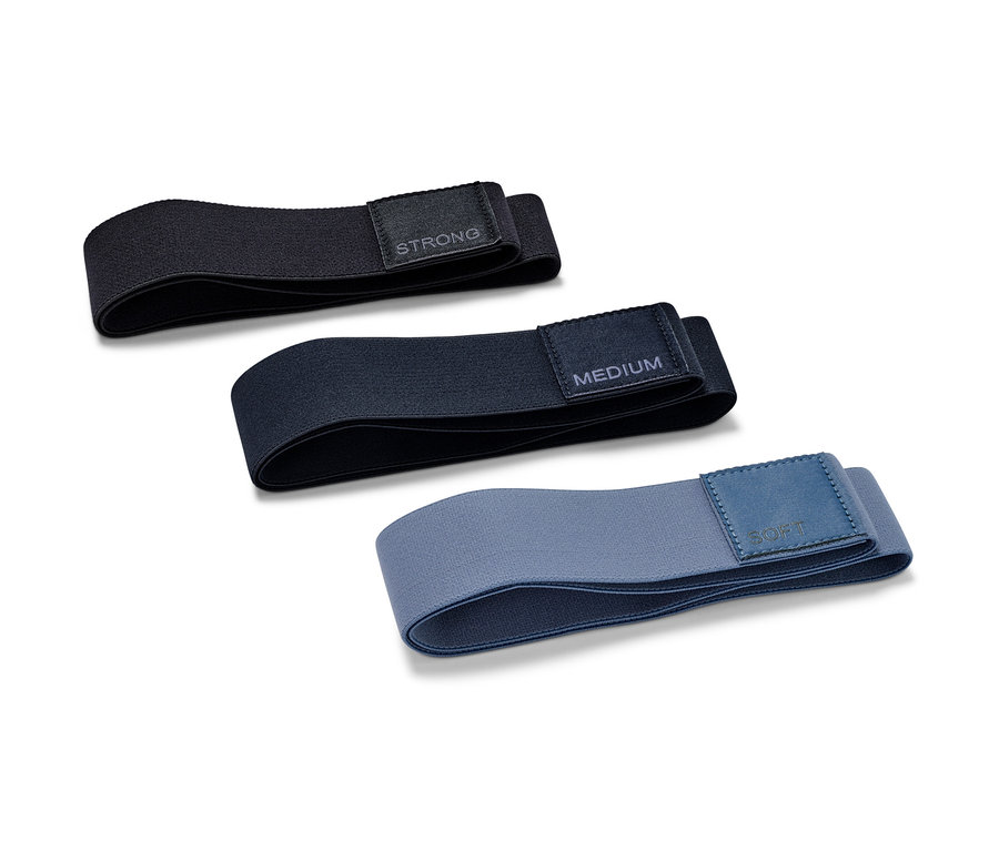 Trois bandes d'entraînement : noire (forte), bleu foncé (moyenne) et bleu clair (légère).