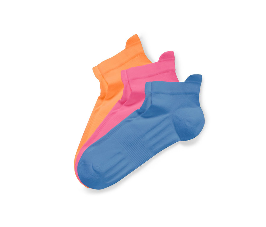 Trois paires de chaussettes de course à pied professionnelles et colorées.