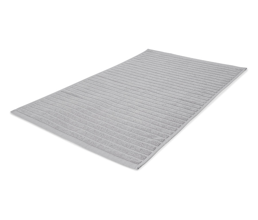 Tapis de bain gris avec une texture côtelée.