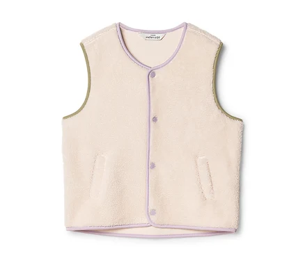 Gilet en polaire crème avec boutons violets et bordure violette au col, sur le devant et à l'ourlet, ainsi qu'une bordure verte aux emmanchures.