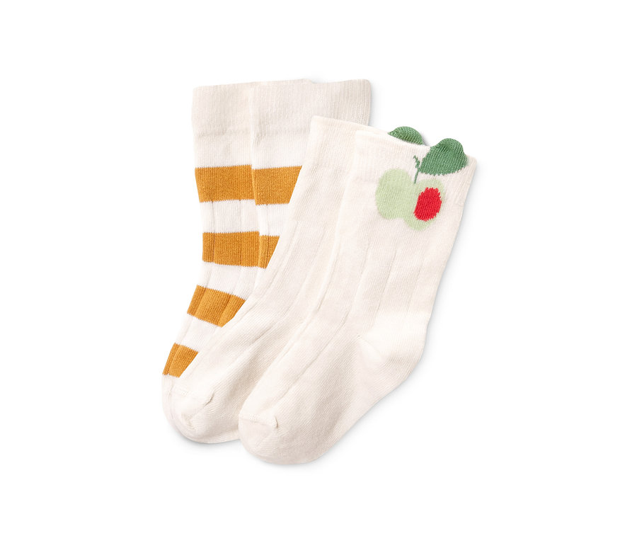 Deux paires de chaussettes hautes pour bébé : une paire rayée, une paire avec une application de pomme.