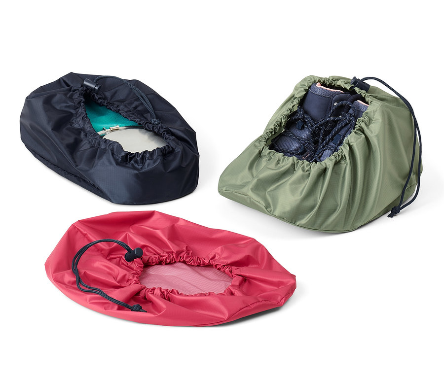 Trois sacs de rangement.