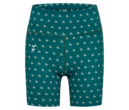 Gros plan sur un short HUMMEL pour femme vert avec un motif blanc.