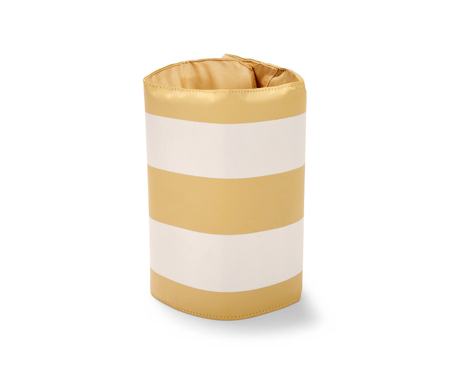 Une manchette de refroidissement pour bouteille à rayures dorées et blanches.