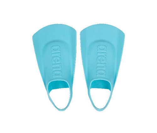 Deux palmes de natation arena Junior pour enfant bleu clair côte à côte.