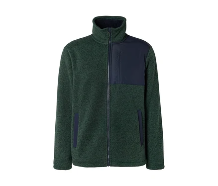 Veste polaire vert foncé avec col montant, fermeture éclair intégrale et accents bleu marine sur la poche poitrine et les poches latérales.