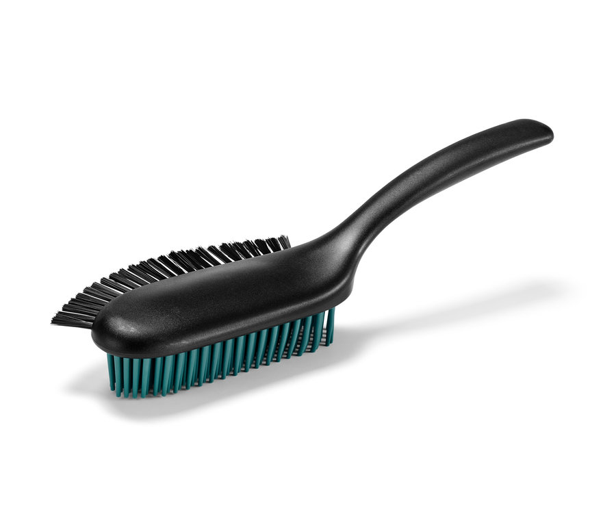Brosse à textile rembourrée noire avec des poils bleu-vert.
