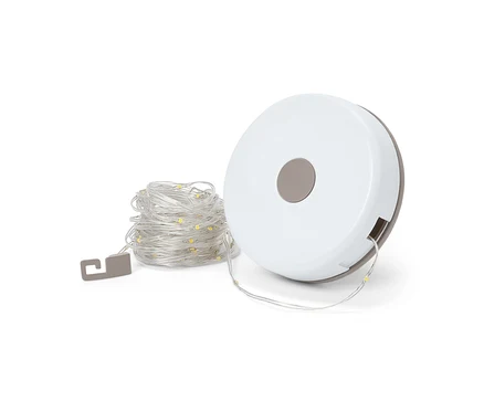 Une guirlande lumineuse de camping 2 en 1 enroulée avec un enrouleur.