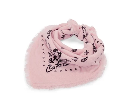 Bandana tricoté rose en laine et cachemire, avec des motifs paisley noirs et des bords effilochés, plié.