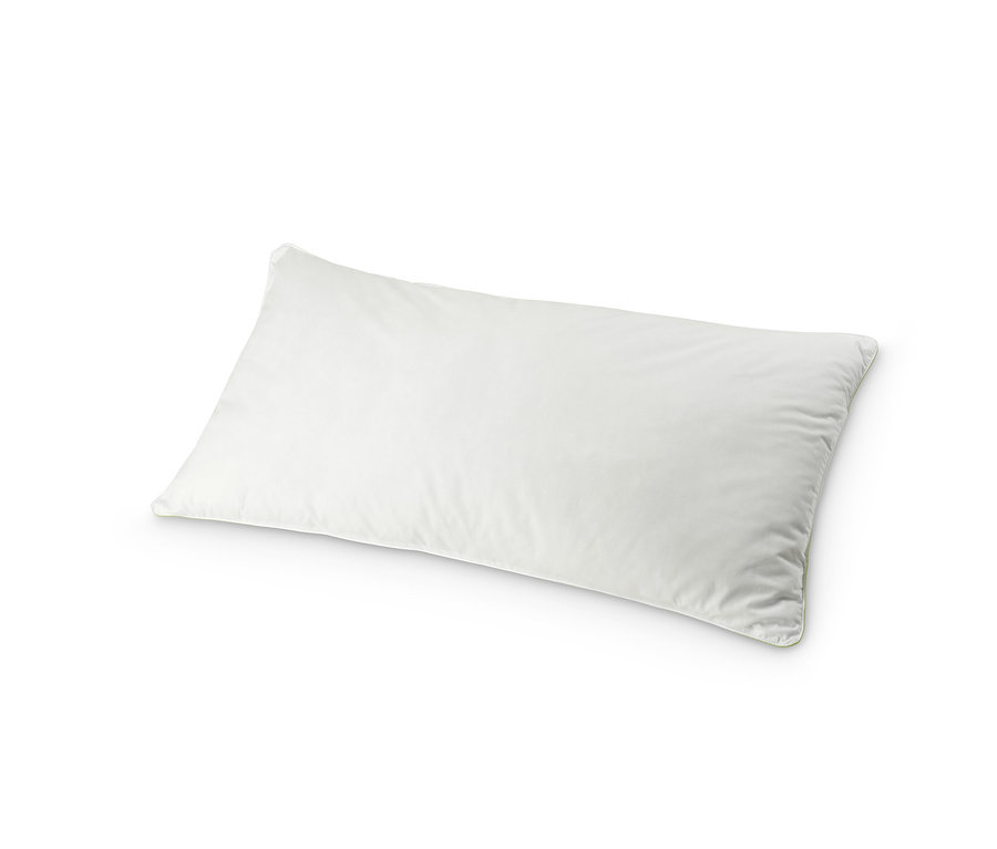 Un oreiller en plumes irisette® greenline blanc sur un fond blanc.