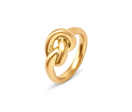 Vue détaillée d'une bague « Nœud » dorée.