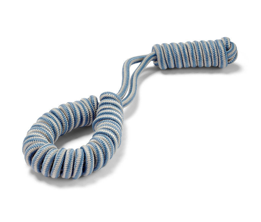 Jouet de traction pour chien bleu clair et blanc.