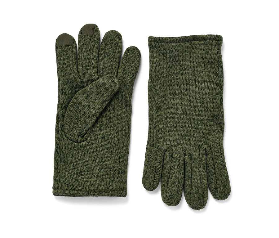 Deux gants en polaire tricotée kaki, l'un posé avec la paume vers le haut et l'autre à côté.