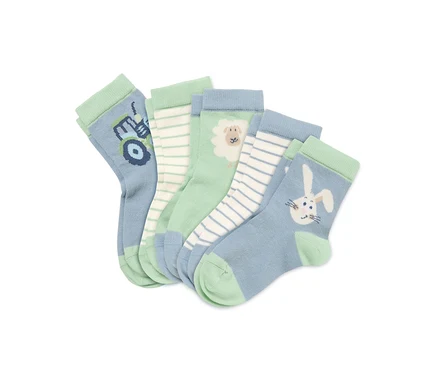 Cinq chaussettes sont superposées, avec des motifs tels qu'un tracteur, un mouton et un lapin.