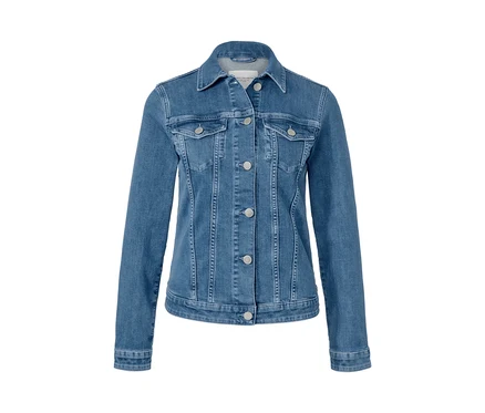 Veste en jean bleue boutonnée.