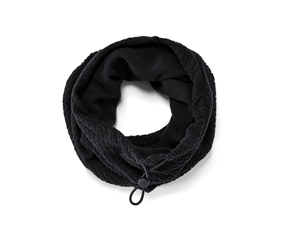 Un col en polaire noir.