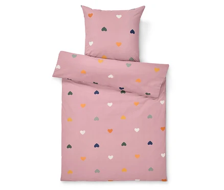 Linge de lit rose avec des coeurs colorés.