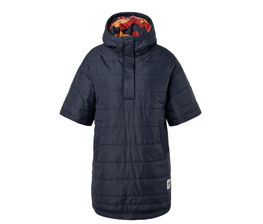 Poncho d’extérieur bleu marine à capuche.