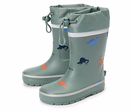 Paire de bottes de pluie vertes avec motifs de dinosaures et cordon de serrage en haut.