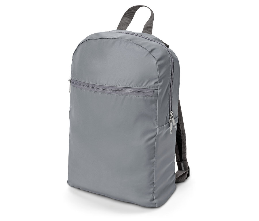 Sac à dos gris avec fermetures éclair argentées et bretelles grises.