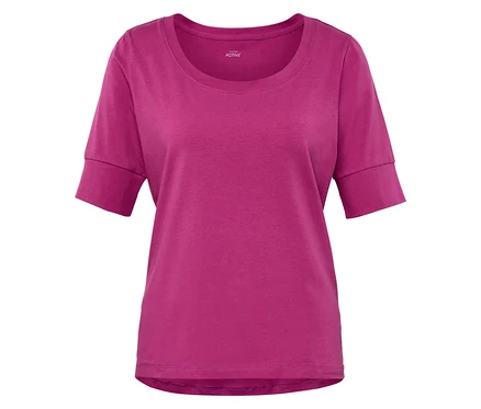 Gros plan d'un t-shirt rose à manches courtes pour femmes.