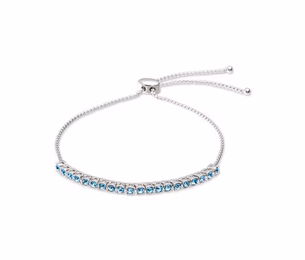 Bracelet argenté avec pierres bleu clair et fermoir réglable.