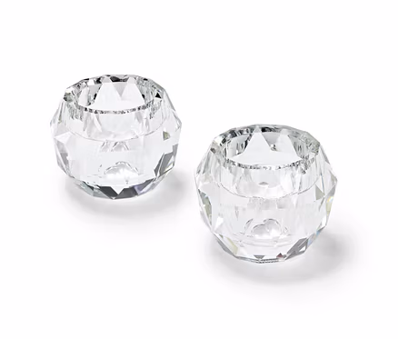 Deux supports à bougies en verre.