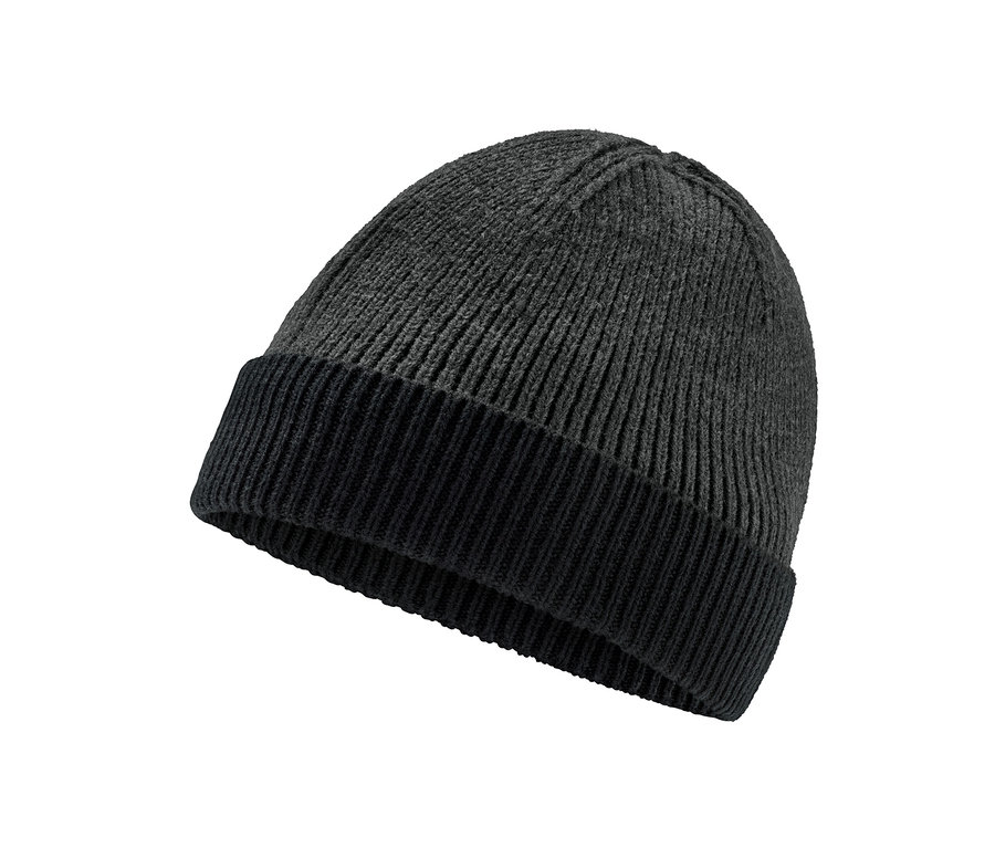 Gros plan d'un bonnet en maille noir.