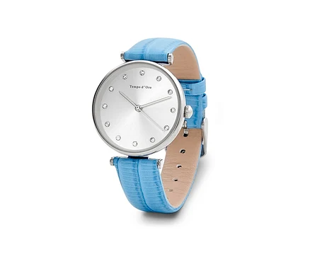 Gros plan d'une montre-bracelet avec bracelet en cuir et cristaux.