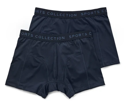 Deux boxers bleu marine superposés, avec l'inscription "SPORTS COLLECTION SPORTS CO" sur la ceinture.
