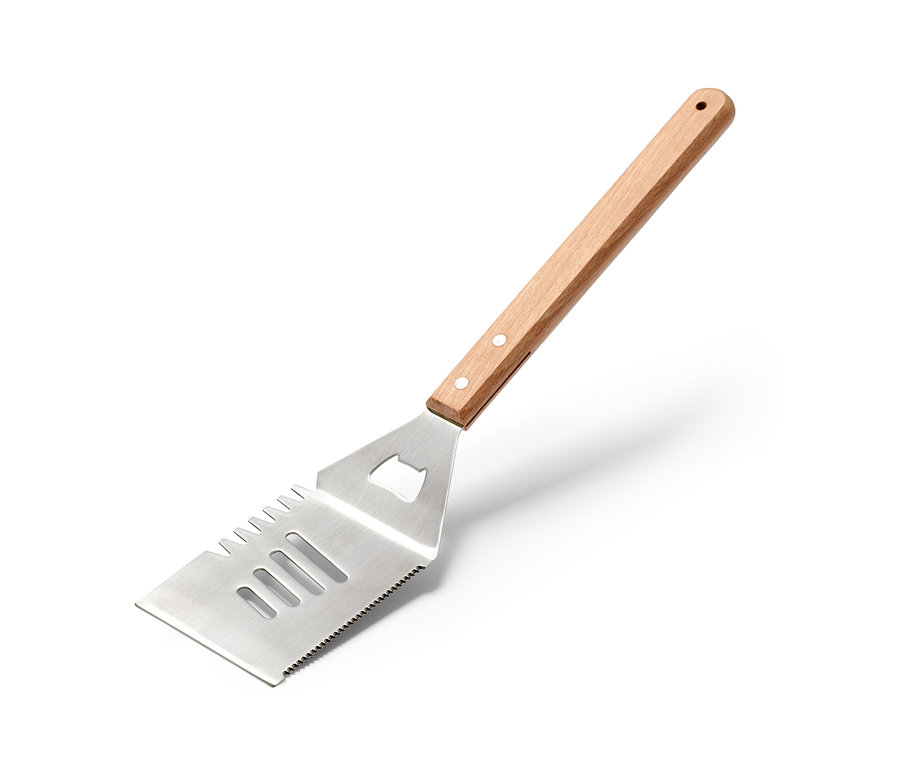 Outil polyvalent pour barbecue avec manche en bois et tête en acier inoxydable.
