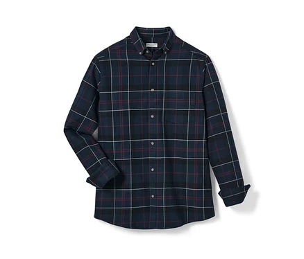 Chemise en flanelle bleu marine à carreaux avec manches longues.