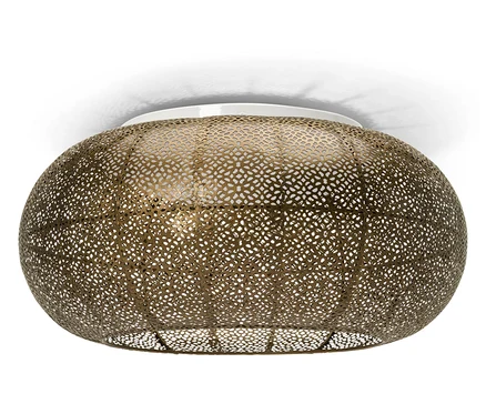 Plafonnier doré avec motif perforé décoratif.