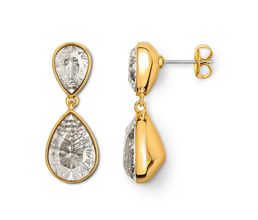 Boucles d'oreilles avec monture dorée et pierres transparentes en forme de larme.