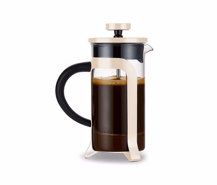 Une cafetière à piston 300 ml, 2 tasses, friendly beige, remplie de café.